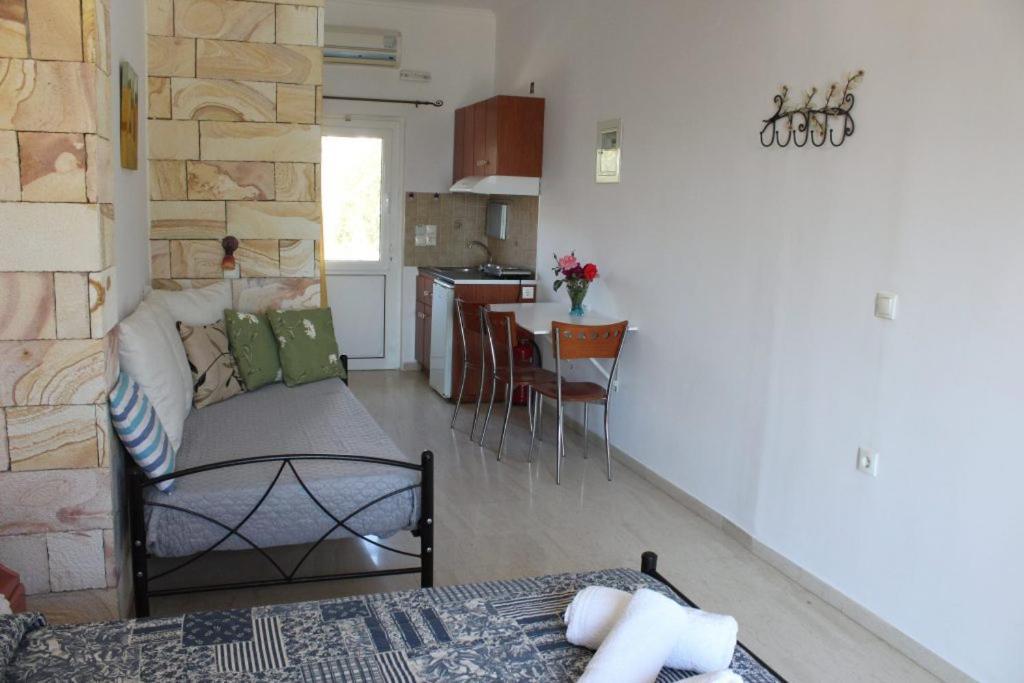 Twins Apartments Никиана Екстериор снимка