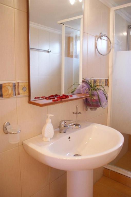 Twins Apartments Никиана Екстериор снимка